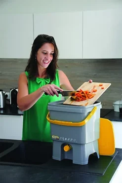 Hozelock 4193 Bokashi Composter Bin 16L Homemade Liquid Plant Food Fertiliser -HOMCO Garden Shop hozelock 4193 bokashi composter bin 16l homemade liquid plant food fertiliser5010646059893 06c MP